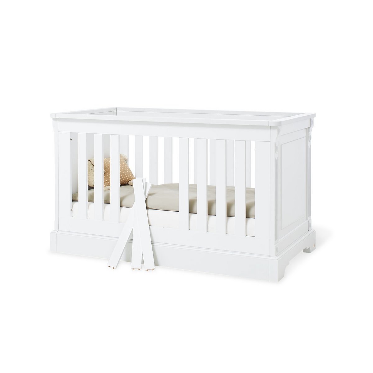Kinderzimmer 'Emilia' extrabreit, inkl. Wandregal 4-teilig: Kinderbett, extra breite Wickelkommode, 2-türiger Kleiderschrank, Wandregal
