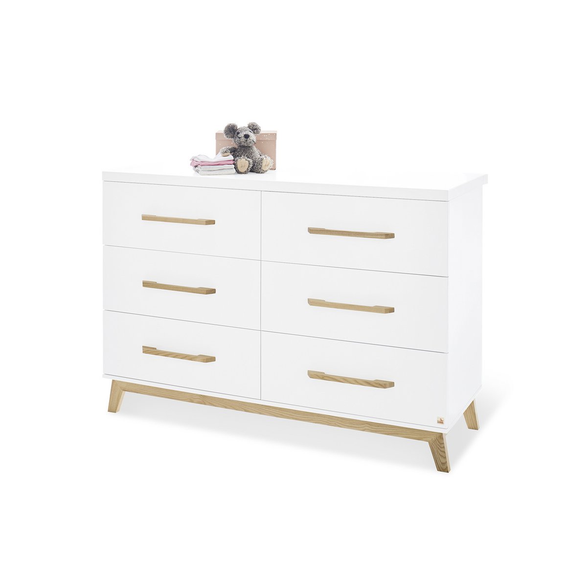 Nursery 'Riva' extra wide large, incl. wall shelf
4 parts: cot bed, extra wide changing unit, large wardrobe, wall shelf