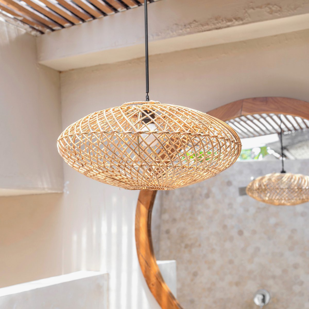 Rattan-Lampe, natürlicher Lampenschirm, ARANA, flache Deckenleuchte, Hängelampe aus Naturfasern