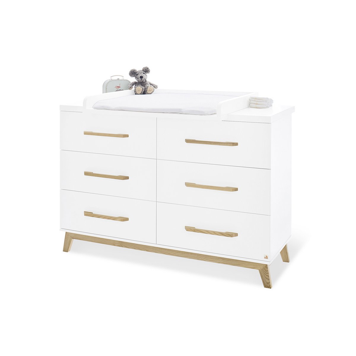 Nursery 'Riva' extra wide large, incl. wall shelf
4 parts: cot bed, extra wide changing unit, large wardrobe, wall shelf