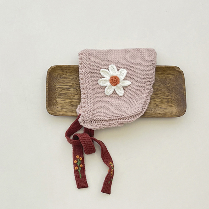 Annie & Charles® Baby Mütze FLOWER color: beige