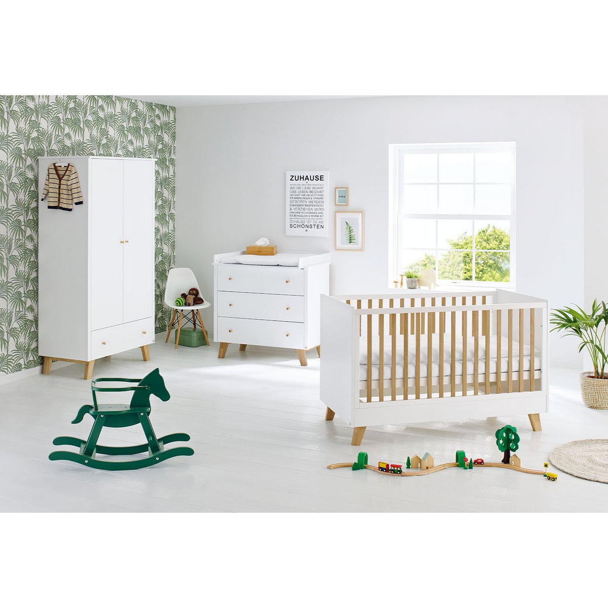 Kinderzimmer 'Pan' breit 3-teilig: Kinderbett, breite Wickelkommode, 2-türiger Kleiderschrank
