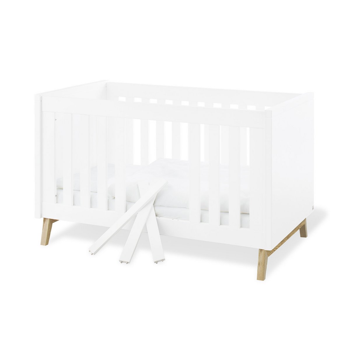 Nursery 'Riva' extra wide large, incl. wall shelf
4 parts: cot bed, extra wide changing unit, large wardrobe, wall shelf
