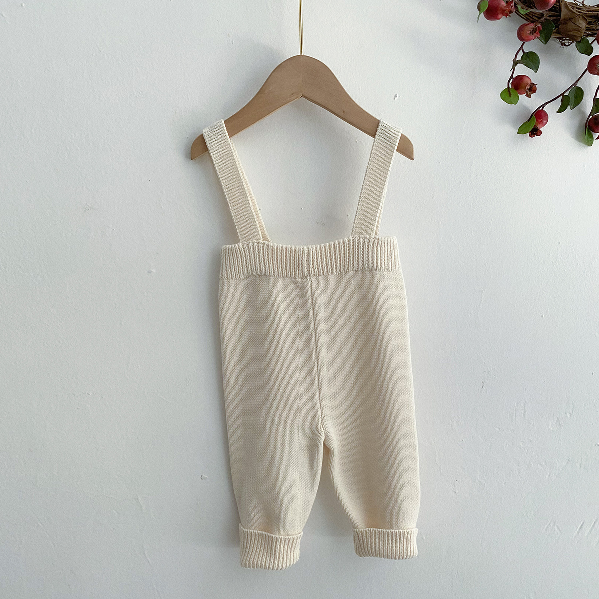 Annie & Charles® gestrickte Hose mit Hosenträger color: grau,size: 12-18M