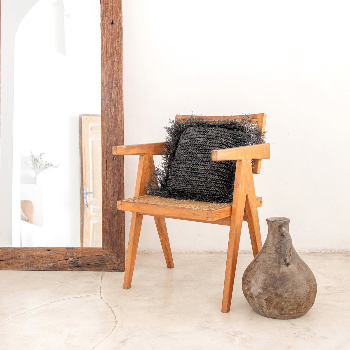 Schwarzes Raffia-Wurfkissen mit Füllung, dekoratives Kissen mit Fransen, GANDI aus Bast (2 Größen) Größe: 40x40 cm