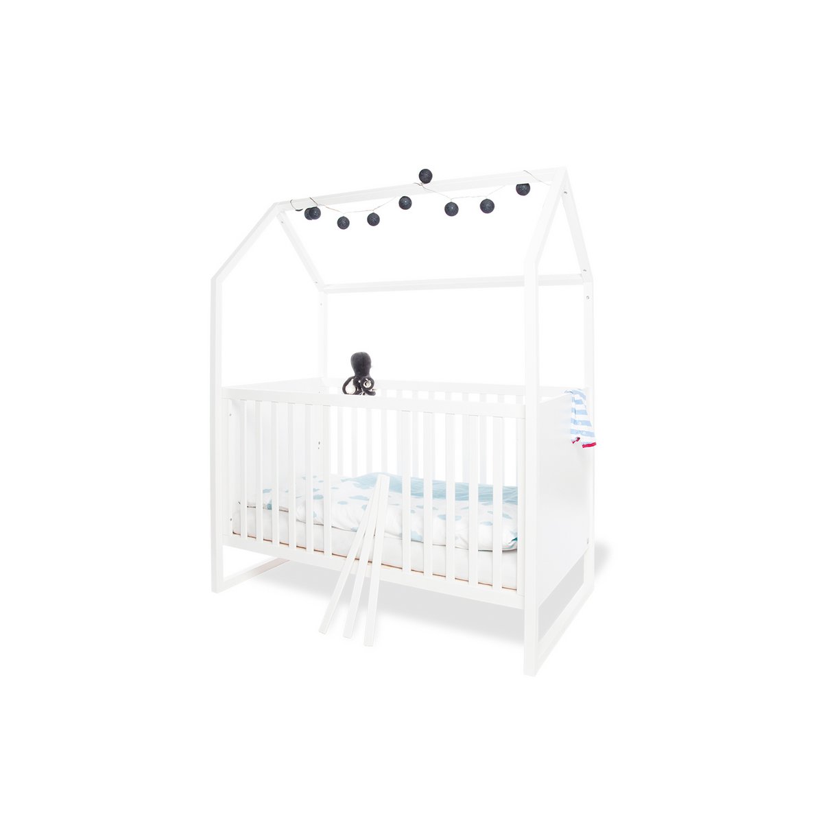 Nursery 'Hilda & Pan' wide large, white
3 parts: house bed, wide changing unit, large wardrobe