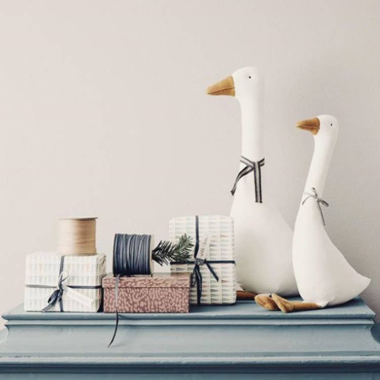 Annie & Charles® Gans size: 35cm