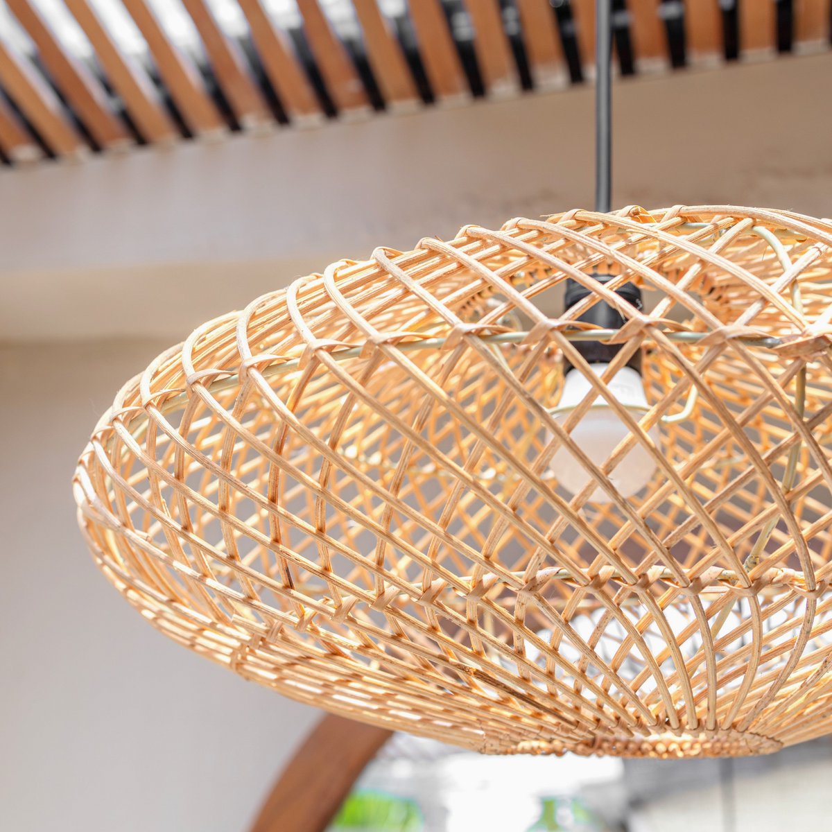 Rattan-Lampe, natürlicher Lampenschirm, ARANA, flache Deckenleuchte, Hängelampe aus Naturfasern
