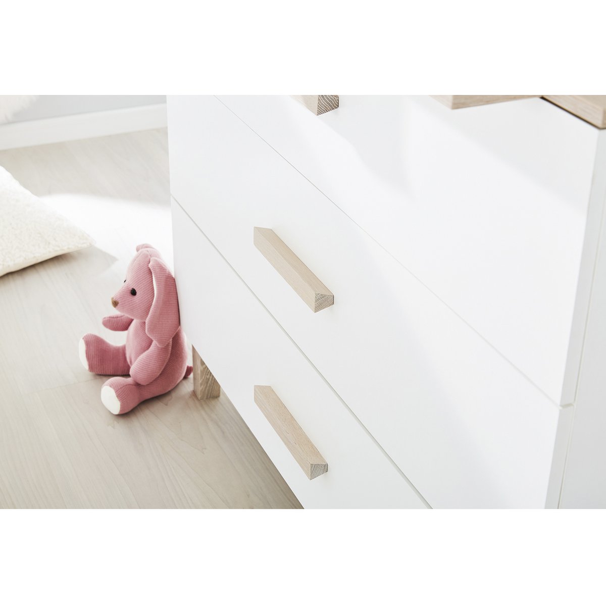Nursery 'Lumi' wide large
3 parts: cot bed, wide changing unit, large wardrobe